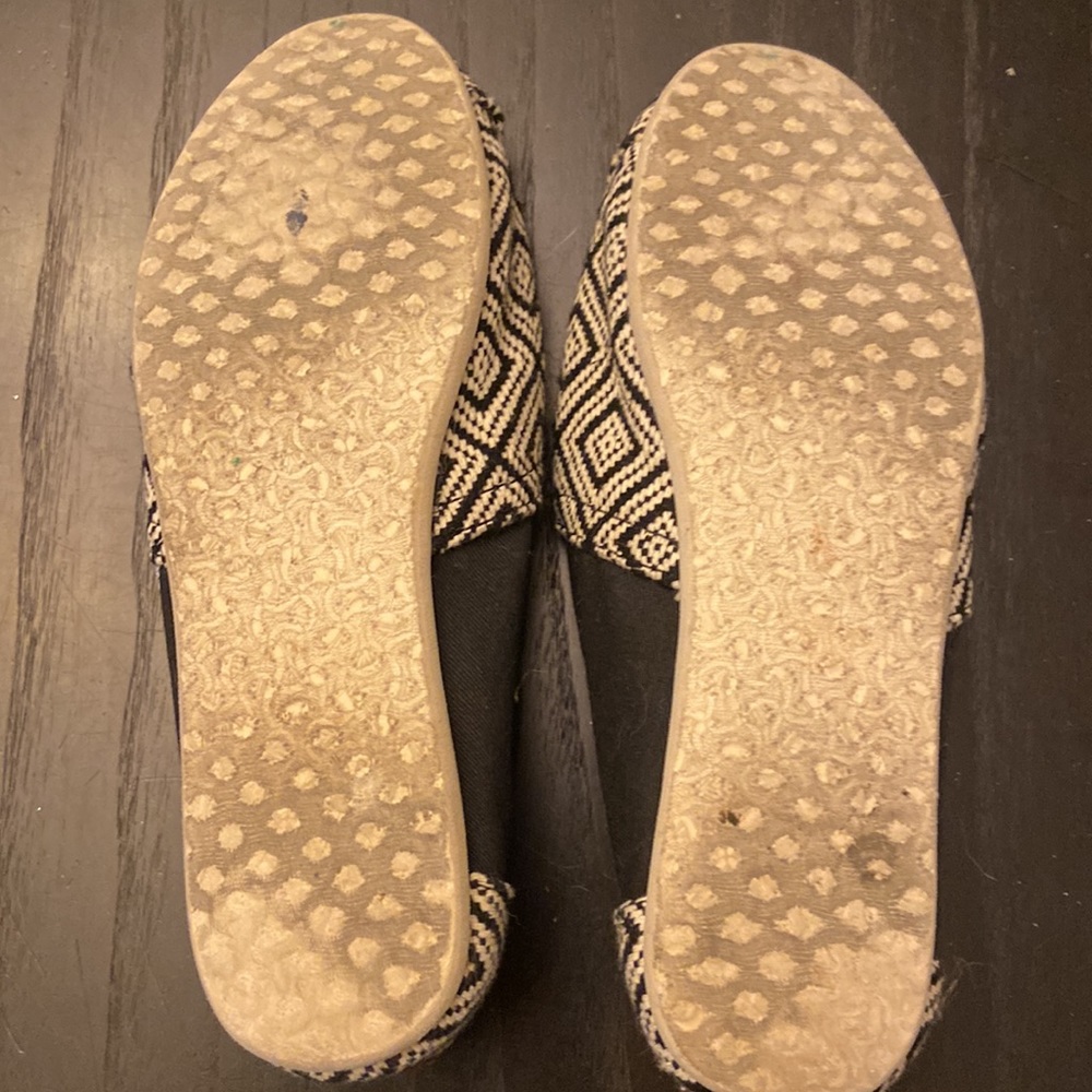 Toms - Picture 2 of 3